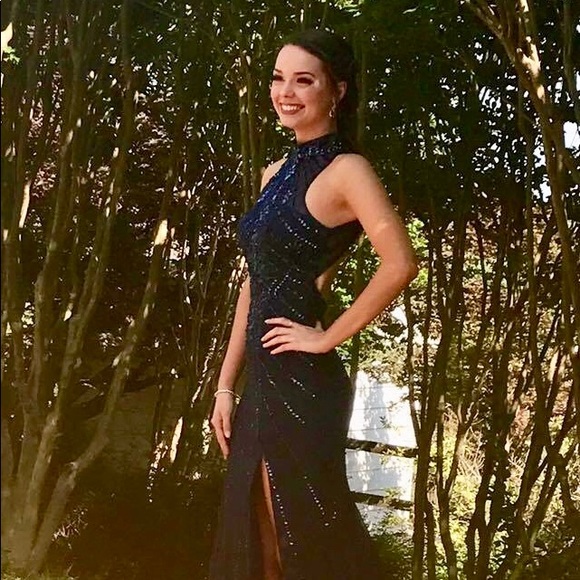 Dresses & Skirts - Beautiful prom dress size 2